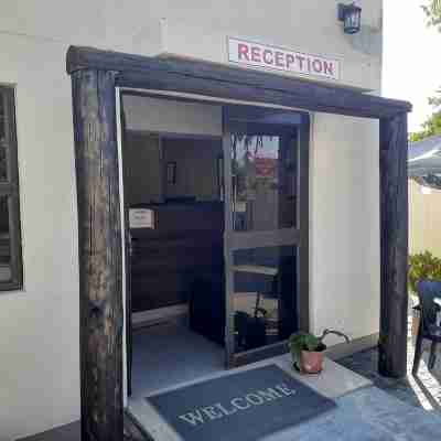Etang Guest House Hotel Exterior