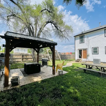 Cozy 3Br, Theater Room & FirepitNo Cleaning Fee!