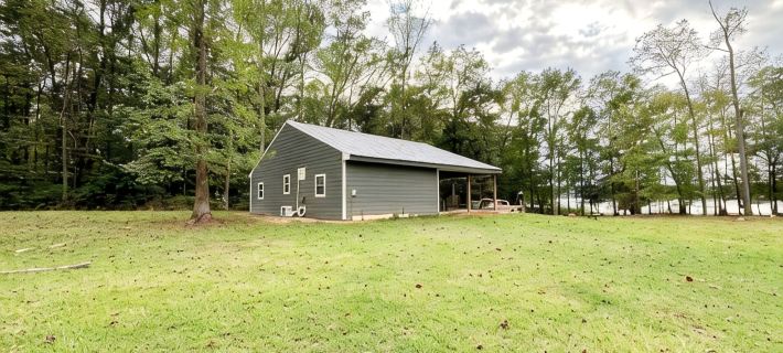 Charming Lakefront Cabin Hotels in Cullman County