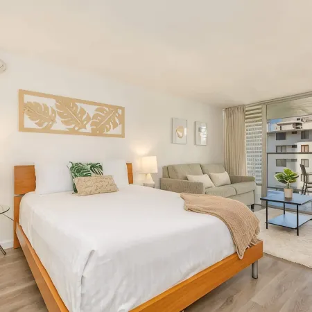 @marbella Lane - Stylish Island Stay w/ City Views