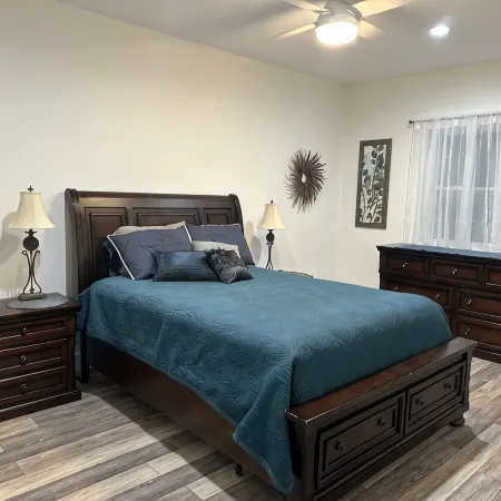 Waterfront! New build, two bedroom! Starlink WiFi