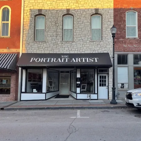 Cozy studio in enchanting downtown Warrensburg with full kitchen, AC, WiFi