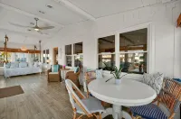 On Canal Includes Linens. Check in and Out Any Day of the Week. Walk to Park - Boutique