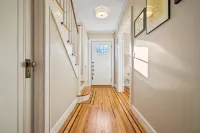 Charming beach home, complete with pool & cozy guest house! - WiFi