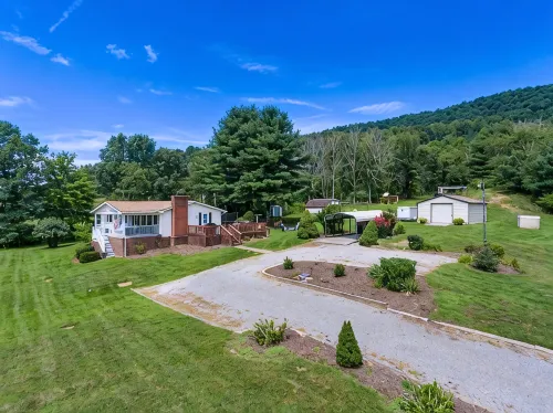 Spacious 4Br Mountain Stay • Perfect for Virginia Tech & Radford Visits - 3-Star