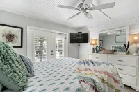 Villas By The Sea #2, Anna Maria Island Condo, one block from beach, heated pool - 3 tähden