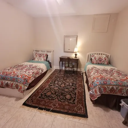 HUGE DISCOUNTS  FOR STAYS BY THE WEEK AND MONTH! 1ST CLASS AMEMITIES!