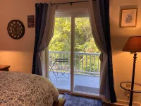 Beautiful Riverfront Townhome w/Fireplace.Steps to Historic Downtown Stowe. - balcony