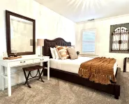 Perched on Pine: Endless Downtown Fun! - ห้องครัว