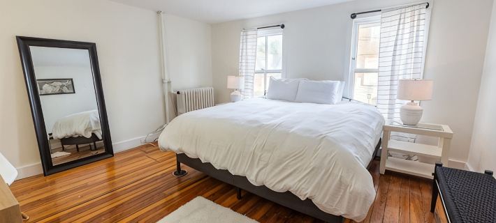 Renovated Row Home in the heart of Downtown Annapolis.Two blocks to everything Hotels in Annapolis