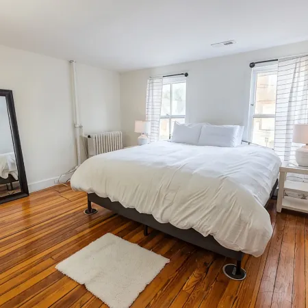 Renovated Row Home in the heart of Downtown Annapolis.Two blocks to everything