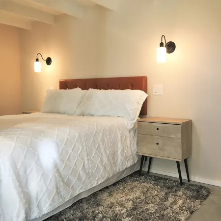 Cozy Studio & Loft with Full Amenities & Close to Several Hot Spots!
