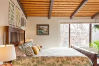 Cozy Up at a Nature Inspired Boutique Studio in the Trees - River Nearby - balcony