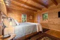 Lake front, hot tub, kayak, paddle board, Dogs, Mount Desert Island, Bar Harbor! - 4-Star
