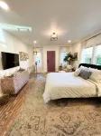 Citrus Studio 3 Relaxed Central Vibe - 4-Star