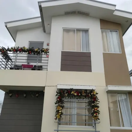 Avida 3-Bedroom Vacation House with Pool