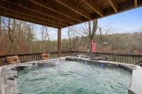 Relax & Play at Waterfront Mountain Cabin Retreat Private Lake~Fish~Canoe~Kayak - 4-Star