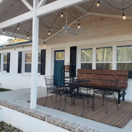 The Quiet Cove • A Refined Lake Norman Retreat Hotels in Fallstown