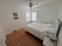Charming, newly renovated Tudor home next to Morningside University! - 4 ดาว
