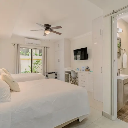 Oceanfront 2Br Villa for 6 -  3 Bathrooms - Walk to la Isla & Beach