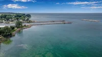 *HOT TUB * Lake Front | Near Olcott Beach | King Bed - 4-Star