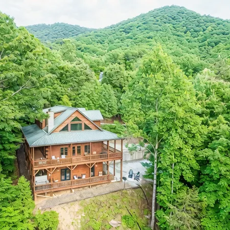 Cozy & kid friendly cabin w/ million $ views, hot tub, game room, and fire pit!!