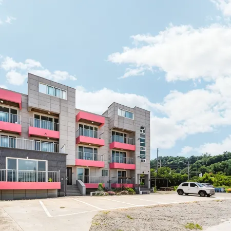 Samcheok Sea Star Pension (Yonghwa Beach)