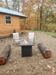 Moose Tracks Cabin with Hot Tub  on screened in porch! - 3-stjärniga