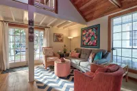 Little House, Cute, Cozy Artist Cottage - 3-Star
