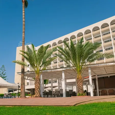 Ajax Hotel