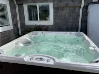Hot Tub - 1/2 Block to the Beach - Family & Dog Friendly. - Wi-Fi