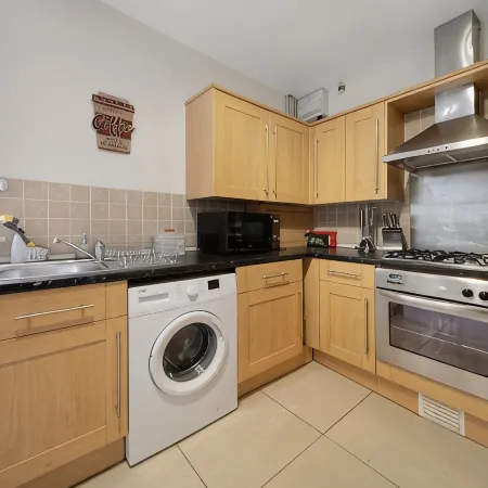 1 BD/Free on street parking/King bed/Near Hospital
