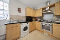 1 BD/Free on street parking/King bed/Near Hospital - Hot Tub