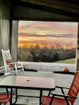 Countryside Inn, Located 9 mi. from the Ark Encounter-Fire pit and Barn games🐮🐮 - chambre d’hôtes