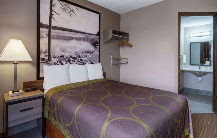 Super 8 by Wyndham Owatonna