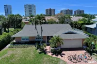 Updated and Spacious 3 Bed 2 BA Home, Heated Pool, 4 Bikes, 5 Min Walk to Beach - 2-Star