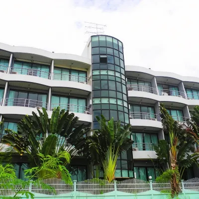 Platinum Place Hotels near Makro Bangbon