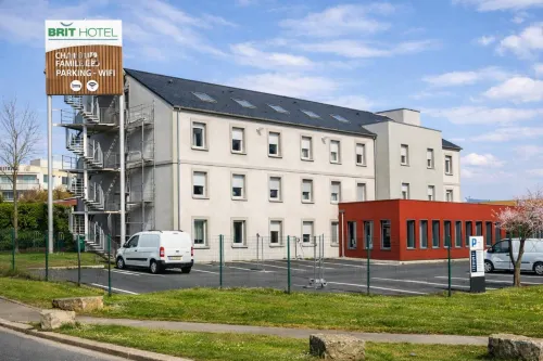 Brit Hotel Confort Roissy Saint-Witz - Pet friendly