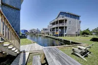 Quaint Waterfront Cottage.  Quick walk to the beach - WiFi