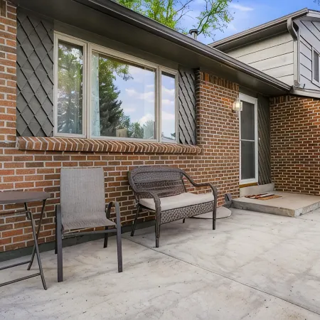 Newly Renovated-Spacious-20min to Den& Boulder-HotTub/Game Room/Basketball Court