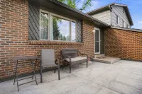 Newly Renovated-Spacious-20min to Den& Boulder-HotTub/Game Room/Basketball Court - Bungalows