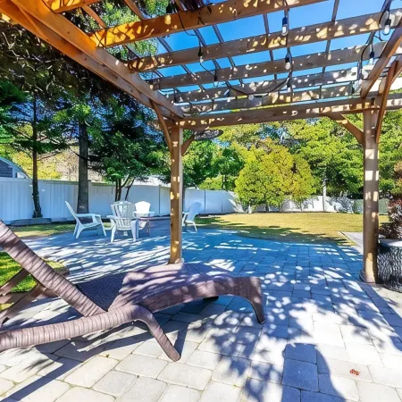 Cape Diem ; All new; 1.5m to Criagville, Hyannis beach; with WiFi, AC
