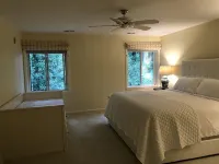 Tysons/McLean 4BDRMs 3Baths >3000 sqft Lux Living - 民泊