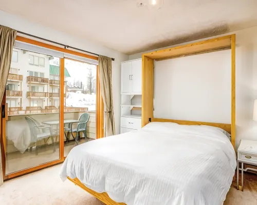 Second-Floor Base Studio w Murphy Bed Near Alyeska Hotels near Bear Cub