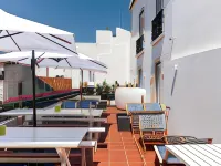 Heaven Inn Suites & Terrace - Hostels