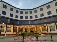 Chinmay Hotel & Resort Hotels in Ahmamau