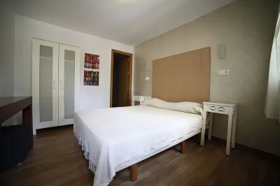 Hostal Boutique Los Geranios del Pinar Hôtels à proximité de : Sala El Embrujo
