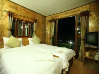 Mari Pai Resort Hotels near The Land Split