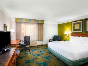 La Quinta Inn & Suites by Wyndham Austin Southwest