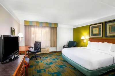 La Quinta Inn & Suites by Wyndham Austin Southwest Hotels in Barton Creek